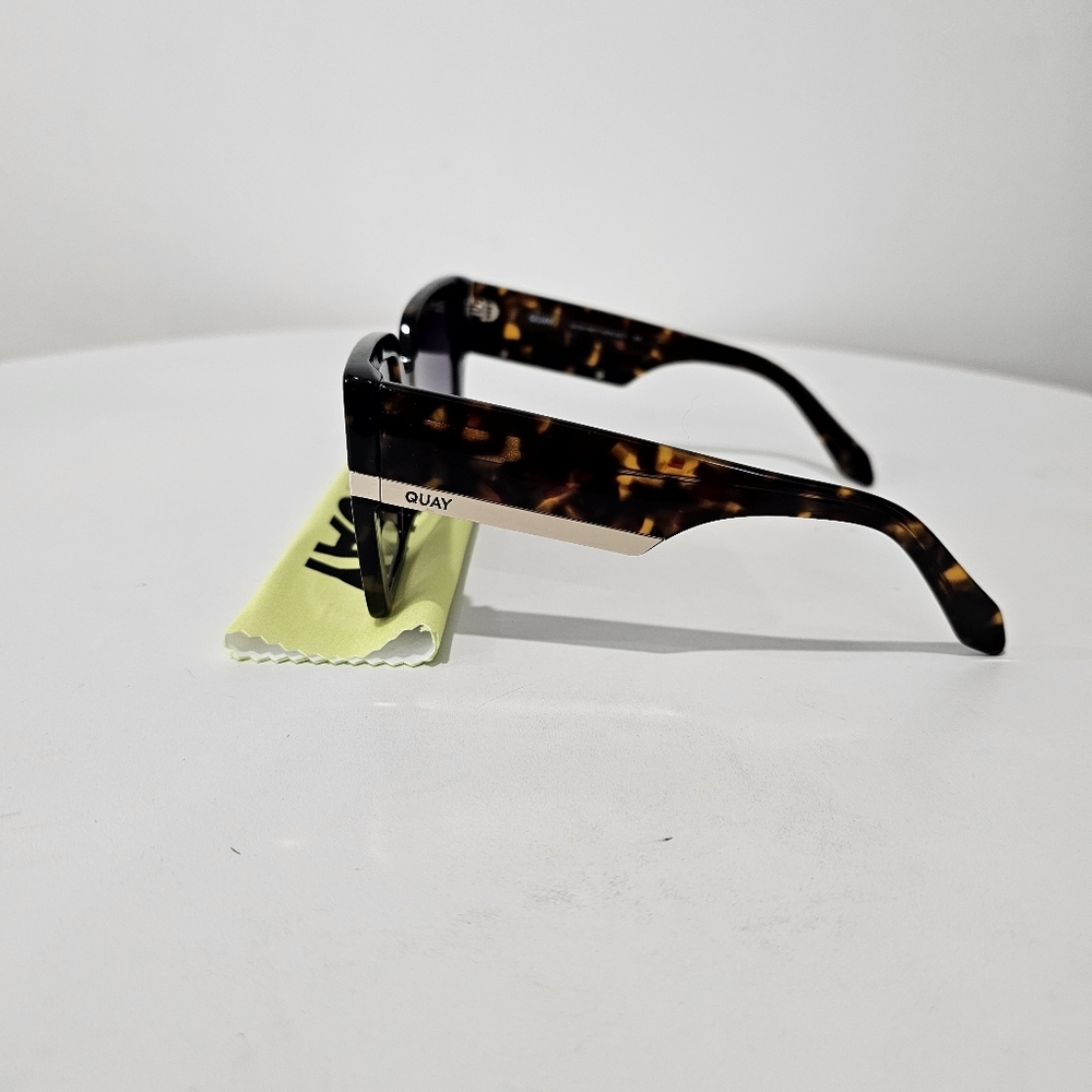 Quay Notorious Sunglasses - Picture 4 of 7